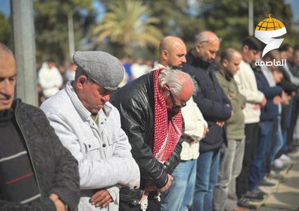 الآلاف يؤدون صلاة الجمعة في المسجد الأقصى