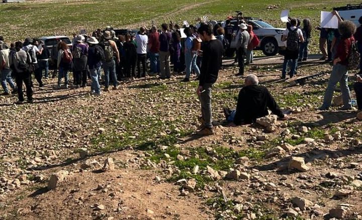 عضو كنيست متطرف يقتحم شلال العوجا شمال أريحا