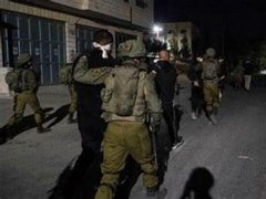 الاحتلال يعتقل مواطنا من بلدة إذنا غرب الخليل