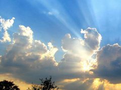 حالة الطقس: أجواء غائمة جزئيا وباردة