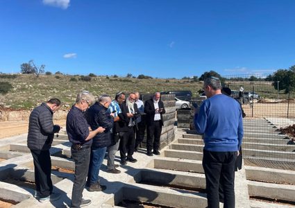 الاحتلال يدفن موتاه في مقبرة أُقيمت على أراضي بلدة الزاوية غرب سلفيت