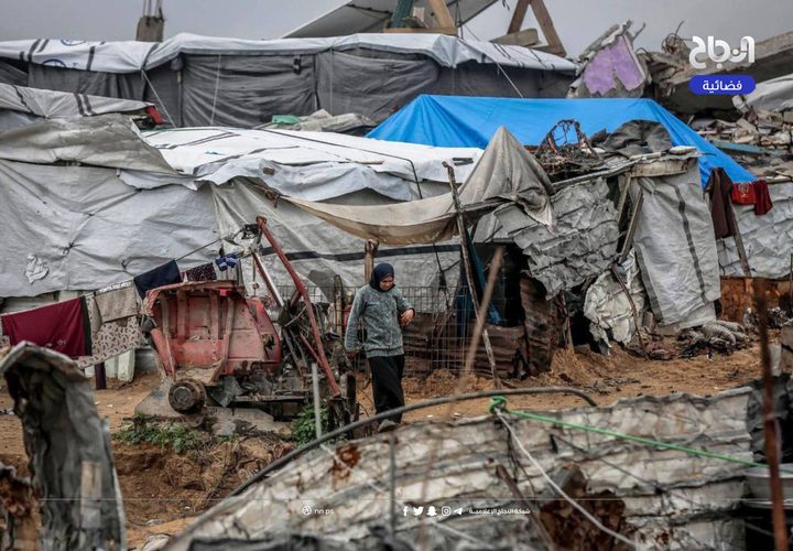 أوضاع صعبة تعيشها العائلات النازحة في ظل منخفض ماطر بارد.