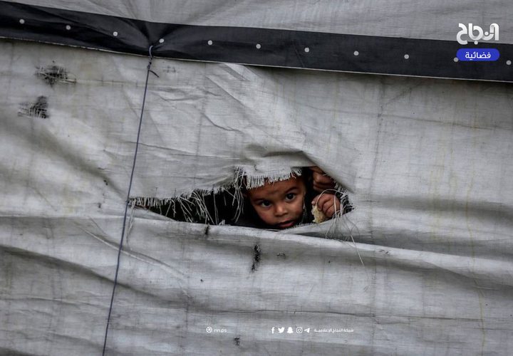 أوضاع صعبة تعيشها العائلات النازحة في ظل منخفض ماطر بارد.