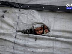 أوضاع صعبة تعيشها العائلات النازحة في ظل منخفض ماطر بارد.