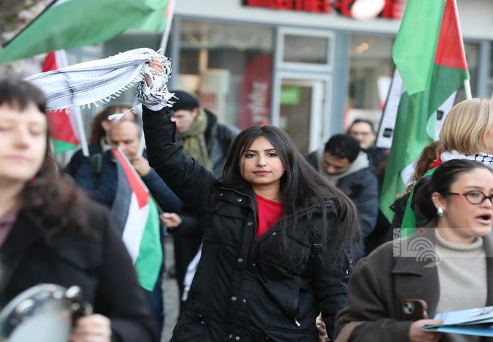 مظاهرة حاشدة في مدينة بيليفلد الألمانية للمطالبة بوقف العدوان على غزة وانتهاكات المستوطنين بالضفة.