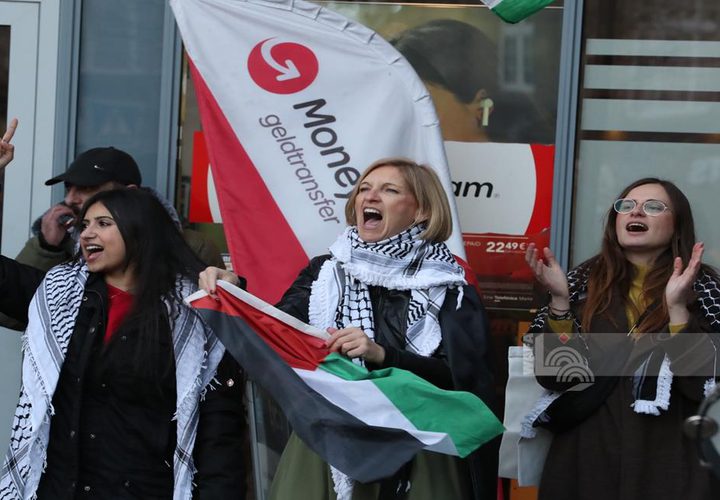 مظاهرة حاشدة في مدينة بيليفلد الألمانية للمطالبة بوقف العدوان على غزة وانتهاكات المستوطنين بالضفة.