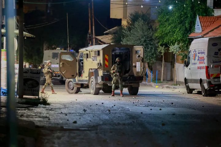 الاحتلال يحوّل منزلًا في حزما إلى ثكنة عسكرية