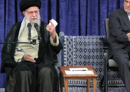 الرئيس الإيراني: أي هجوم على "خامنئي" سيؤدي إلى حرب شاملة