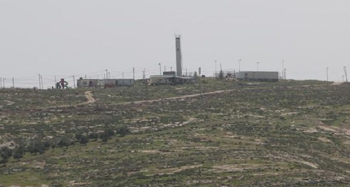 المستوطنون يوسّعون بؤرة "عش غراب" الاستيطانية شرق بيت ساحور بنصب بيوت متنقلة