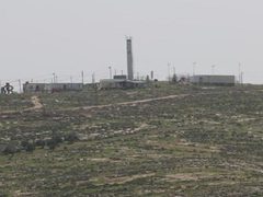 المستوطنون يوسّعون بؤرة "عش غراب" الاستيطانية شرق بيت ساحور بنصب بيوت متنقلة