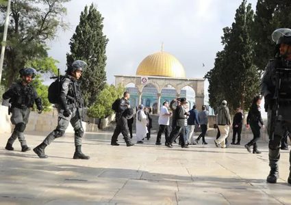 مستوطنون يقتحمون المسجد الأقصى بحماية قوات الاحتلال