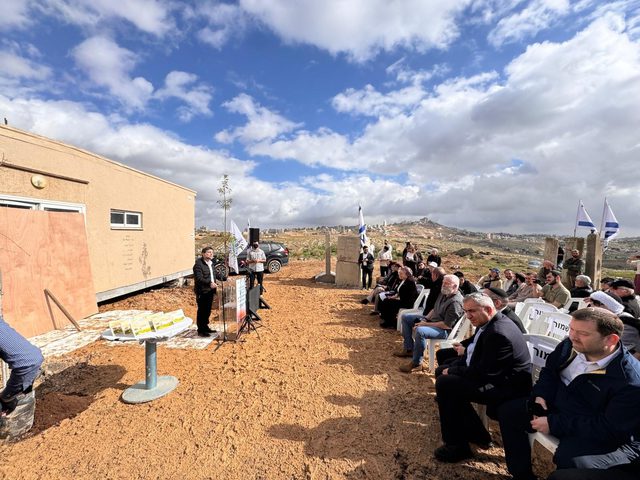 وزراء متطرفون يضعون حجر الأساس لمستوطنة جديدة شرق بيت ساحور