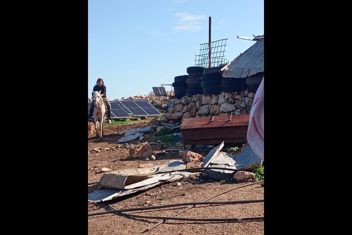 مستوطنون يعيقون عمل طواقم لجنة الانتخابات في تجمع يرزة شرق طوباس