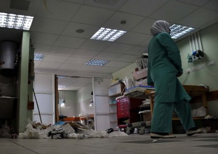 العاملات في الظل: من ينظف المستشفيات بلا حقوق ولا إجازات؟