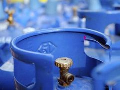 وزارة الاقتصاد تحيل موزع غاز إلى النيابة لمخالفته السعر الرسمي