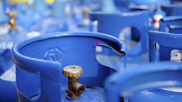 وزارة الاقتصاد تحيل موزع غاز إلى النيابة لمخالفته السعر الرسمي