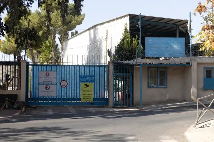 جرافات الاحتلال تهدم منشآت داخل مقر "الأونروا" في حي الشيخ جراح بالقدس