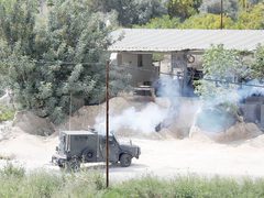 الاحتلال يواصل اقتحام عجة جنوب جنين ويداهم عشرات المنازل