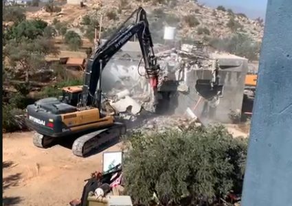 الاحتلال يهدم منزلا في شقبا غرب رام الله