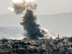 جيش الاحتلال يعلن قصف أربعة معابر حدودية بين سوريا ولبنان