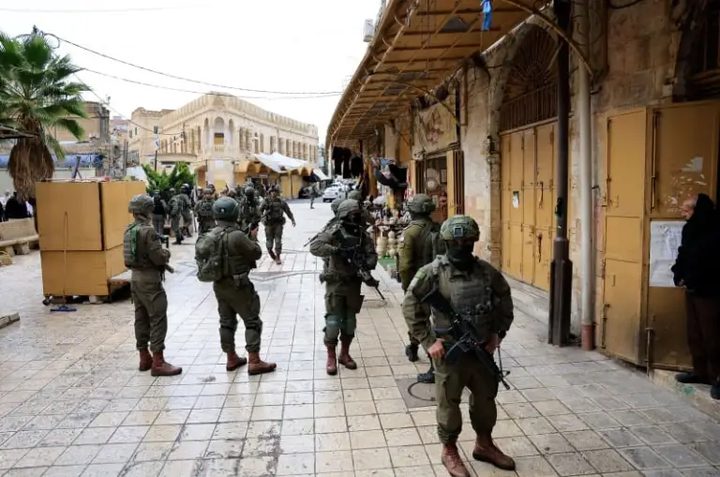 الاحتلال يستأنف عدوانه العسكري في جبل جوهر والمنطقة الجنوبية من مدينة الخليل