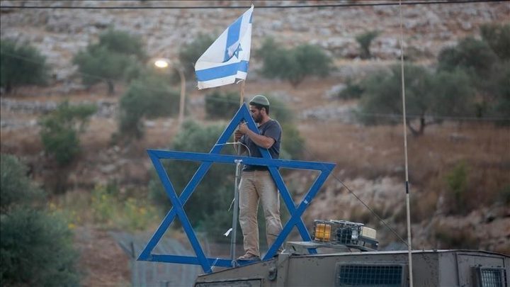 مستوطنون يقيمون بؤرة استيطانية جديدة في الخان الأحمر شرق القدس