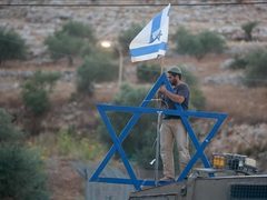 مستوطنون يقيمون بؤرة استيطانية جديدة في الخان الأحمر شرق القدس