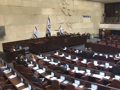 المصادقة النهائية على قانون يمنع توظيف خريجي الجامعات الفلسطينية في جهاز التعليم