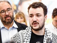 واشنطن تمهّد لترحيل الناشط الفلسطيني محمود خليل إلى الجزائر