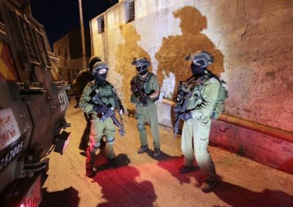 بينهم أسيرة محررة.. الاحتلال يشن حملة اعتقالات في الضفة