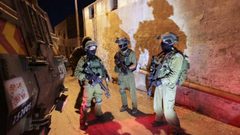 بينهم أسيرة محررة.. الاحتلال يشن حملة اعتقالات في الضفة