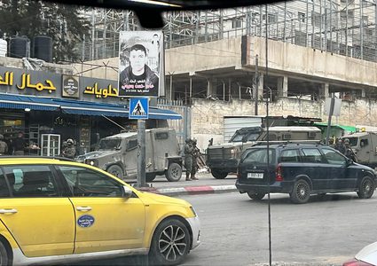الاحتلال يعتقل مواطنا بعد مداهمة منزل في مدينة نابلس