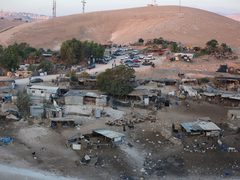 الاحتلال يقتحم الخان الأحمر جنوب شرق القدس