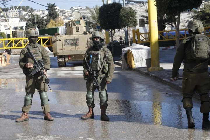 العملية العسكرية على المنطقة الجنوبية من مدينة الخليل تدخل يومها الثالث
