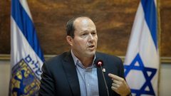 منظمة حقوقية ترفع دعوى لاعتقال الوزير الإسرائيلي نير بركات في سويسرا