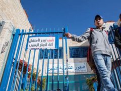 محافظة القدس: إقصاء خريجي الجامعات الفلسطينية اعتداء منظم على التعليم