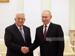الرئيس محمود عباس يبحث مع نظيره الروسي آخر التطورات السياسية