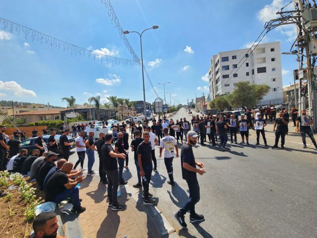 تواصل التظاهرات في سخنين ضد الجريمة وتواطؤ الشرطة الإسرائيلية