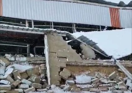 الثلوج تضرب نينوى في العراق .. انهيار ملعب ربيعة بعد ساعات من كارثة الحمدانية