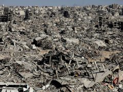 30 طنا من الأنقاض تحاصر كل شخص في غزة