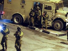 الاحتلال يعتقل أربعة مواطنين من تلفيت وبيتا ويداهم منازل في نابلس