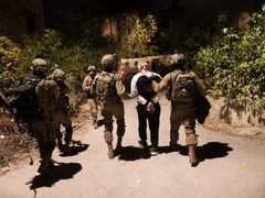 الاحتلال يعتقل مواطنا من عقابا شمال طوباس