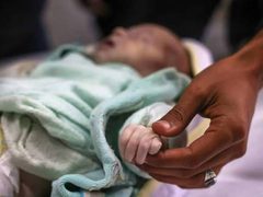 وفاة رضيع نتيجة البرد القارس في مواصي خان يونس