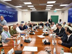 استطلاعات إسرائيلية: توازن هشّ ومعركة مفتوحة على المقعد 61