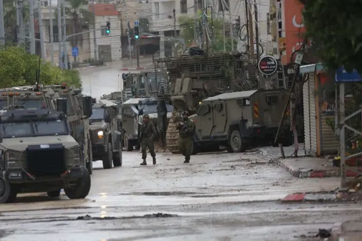 مستوطنون يهاجمون المواطنين في قصرة جنوب نابلس