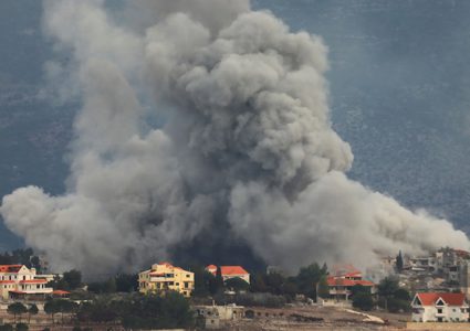 مسيّرات إسرائيلية تستهدف طريق بعلبك الدولي وتطلق قنابل صوتية جنوب لبنان