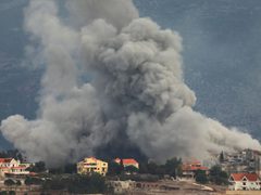 مسيّرات إسرائيلية تستهدف طريق بعلبك الدولي وتطلق قنابل صوتية جنوب لبنان