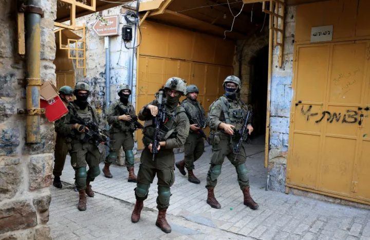 الاحتلال يقتحم قريتي كفر مالك والمغير