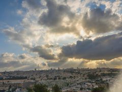 حالة الطقس: أجواء باردة وسقوط زخات متفرقة من الأمطار