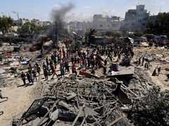 إصابات برصاص الاحتلال وتجدد القصف وإطلاق النار في أنحاء متفرقة من قطاع غزة